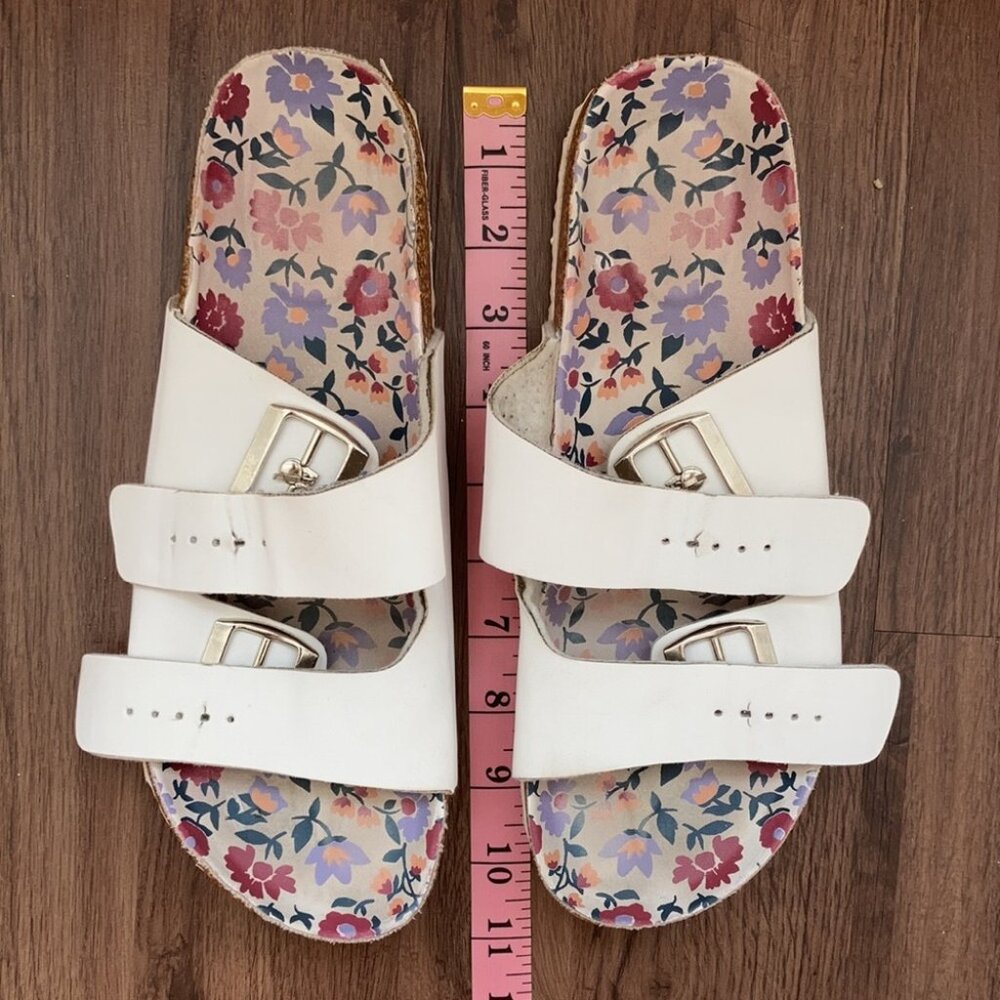 Sandals - Picture 2 of 9
